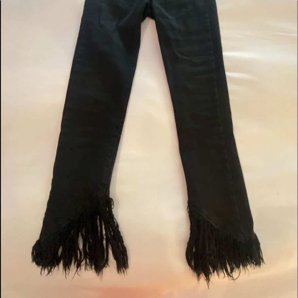 BLACK DISTRESSED JEANS DIAGONAL CUT LEG